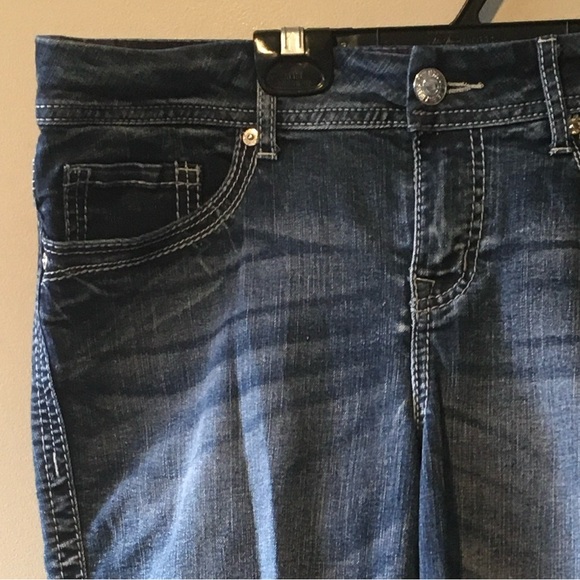 Seven7 Jean Capris - Picture 9 of 16